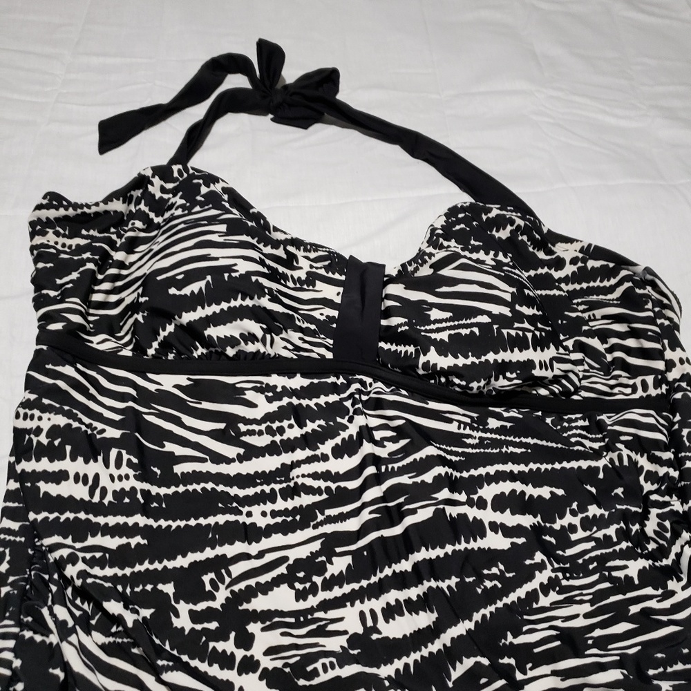 Swimsuit - Picture 2 of 4